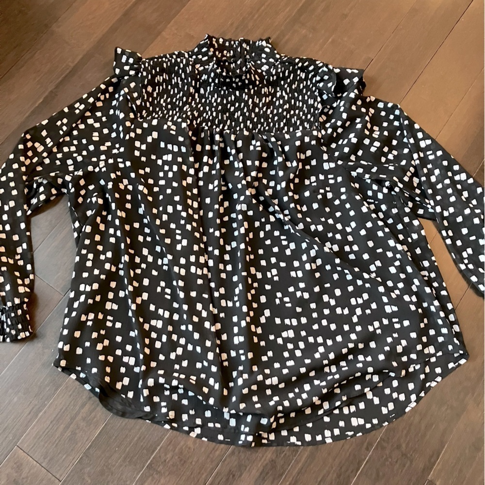 Torrid black / white print flowy high collared blouse.  Lined.  EUC!